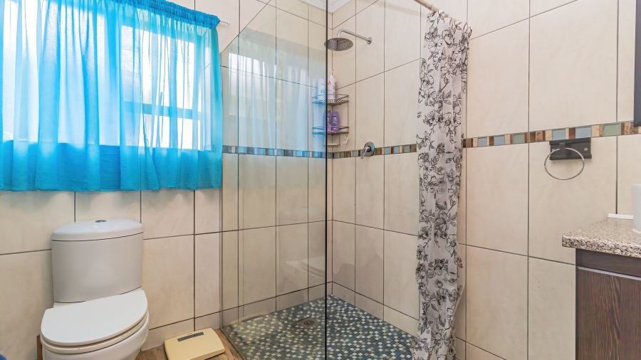 6 Bedroom Property for Sale in Aalwyndal Western Cape